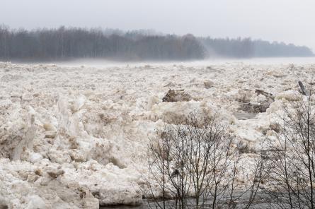 Daugavā pie Zeļķu tilta ūdens līmenis kopumā cēlies par pieciem metriem