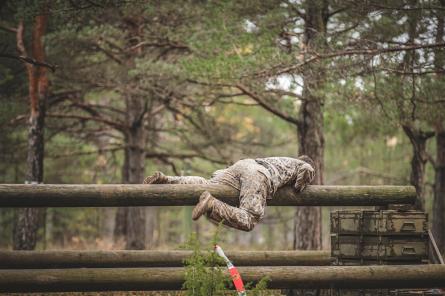 Kā ārzemnieki dienēs Latvijas armijā (+VIDEO)