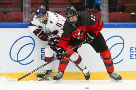 Latvijas U-18 hokejisti pasaules čempionāta ceturtdaļfinālā piekāpjas Kanādai