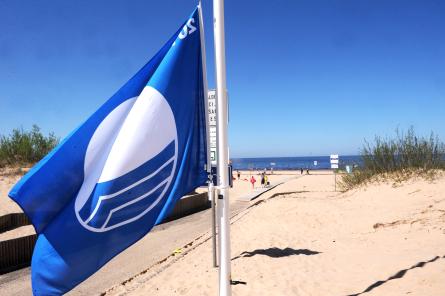 Latvijas peldvietas saņems «Zilos karogus»