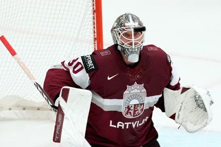 Latvijas hokejisti pārliecinoši zaudē Zviedrijai (VIDEO)