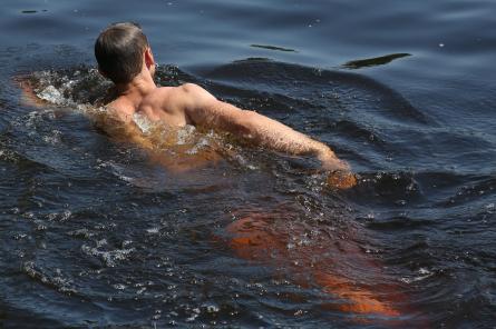 Ūdens temperatūra peldvietās no +5 līdz +23 grādiem