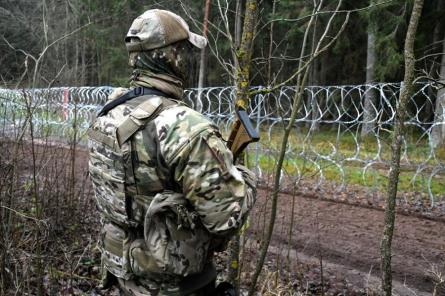 Līdz oktobrim plāno pabeigt austrumu robežas militārās stiprināšanas pirmo kārtu