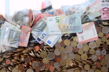 Latvijas finanšu iestāžu peļņa piecos mēnešos - 250,4 miljoni eiro