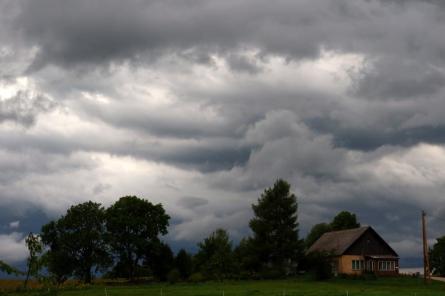 Svētdien Latviju šķērsos aukstā atmosfēras fronte