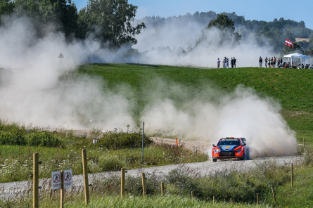 Sesks WRC Latvijas rallija pēdējās dienas ievadā attālinās no otrās vietas