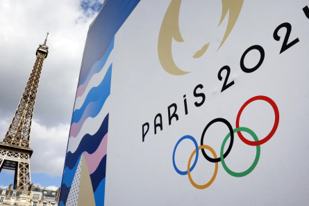 Latvieši Parīzes spēlēs: ne vien sportisti un līdzjutēji (+VIDEO)