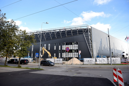 Ekspluatācijā nodots Daugavas stadiona centrālais sporta laukums