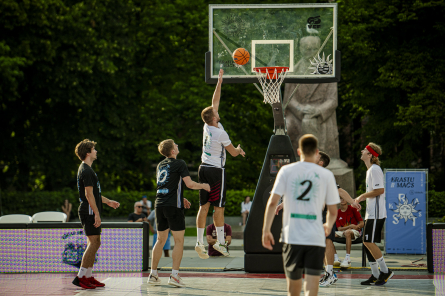 Ministri un deputāti sacentīsies basketbola laukumā