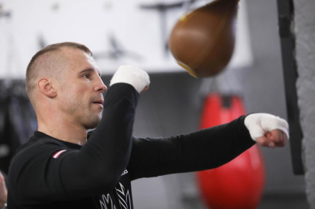 Mairis Briedis noslēdz boksera karjeru