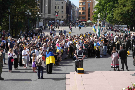 Ukrainas Neatkarības dienā ukraiņi pateicas par atbalstu cīņā par brīvību