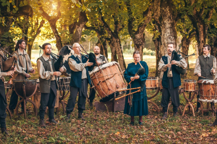 Bungu un dūdu mūzikas grupa «Auļi» dosies tūrē pa Latviju (+VIDEO)