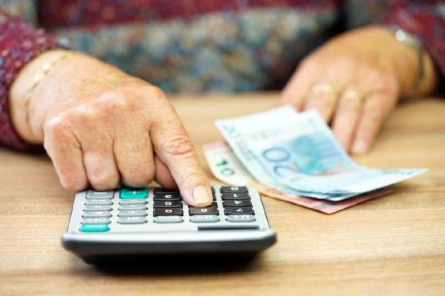 Latvijā 40% pensionāru joprojām ir pakļauti nabadzības riskam