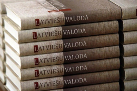 Atbalsta grozījumus valsts valodas politikas stiprināšanai