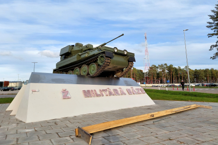 Valsts kontrole:«Militarizētās tēlniecības kompozīcija» Ādažos izgaismo trūkumus