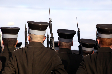 AM budžetā iezīmēti 762 840 eiro lietvedības somām un ceremoniālām jostām