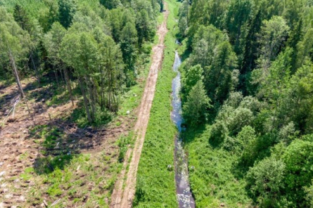 LVM palīdz sakopt Toras upi Skultes pagastā