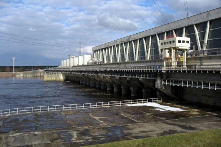 Hidroenerģijas ražošanas antirekords sašūpojis elektroenerģijas cenas