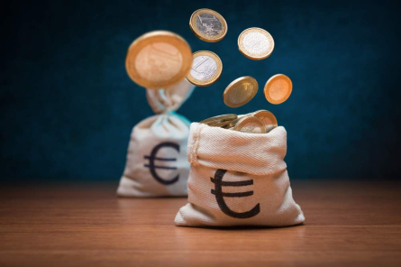 Aptauja: Latvijā 46% iedzīvotāju pēdējā gada laikā ir guvuši papildu ienākumus