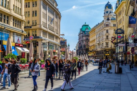 Apšaudē Austrijas skolā nogalināti vairāki cilvēki - papildināts