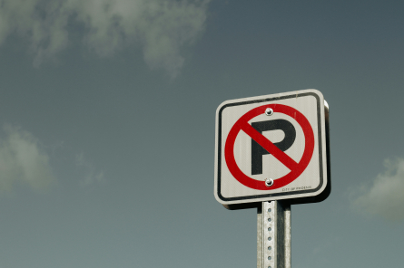 Skolu jaunatnes dziesmu un deju svētku dēļ Rīgā ierobežo auto novietošanu