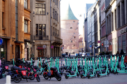 Elektroskrejriteņu OCTA neietekmēs polises cenu citiem transportlīdzekļiem