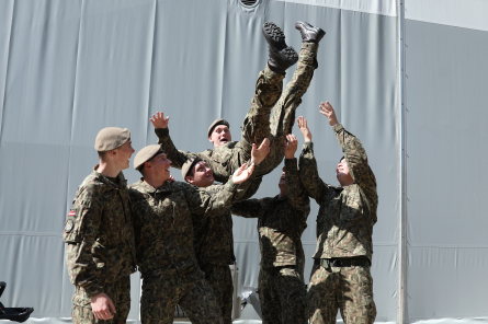 Aicina pasveicināt karavīru Latvijas armijas 106.gadadienā