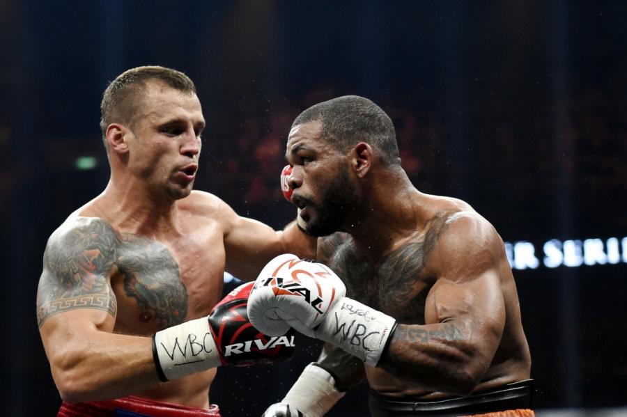 Briedis nosargā WBC čempiona jostu un sasniedz supersērijas pusfinālu