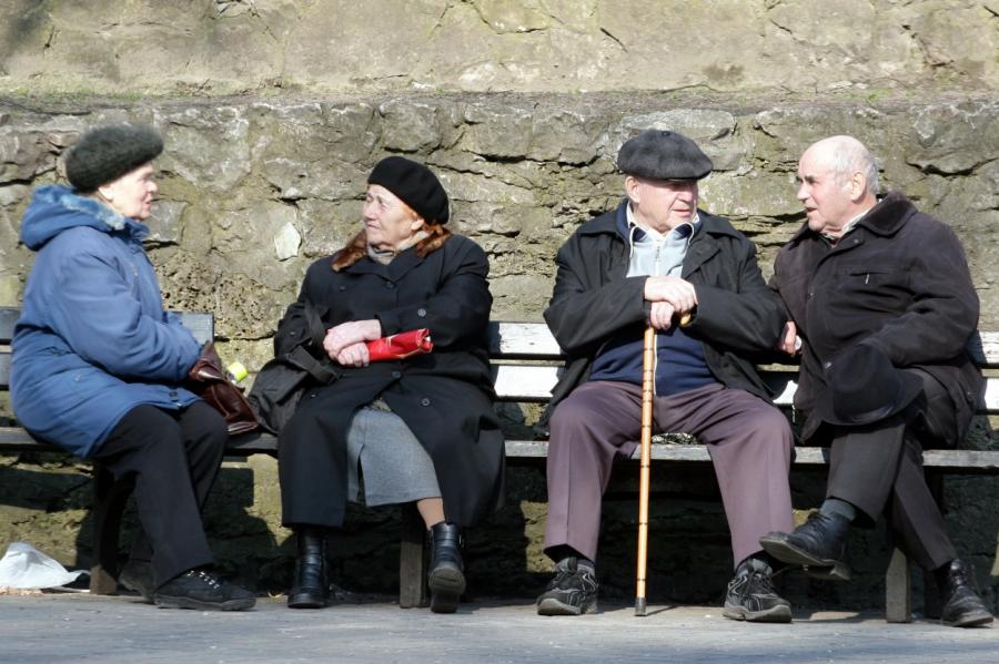 Latvijā var pārskatīt pensijas vecumu
