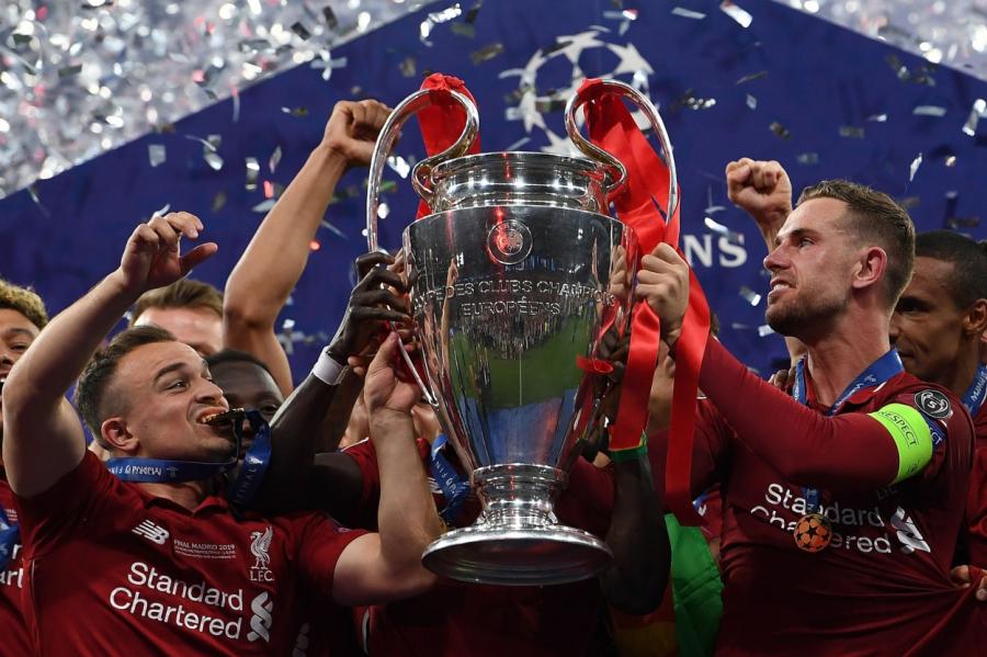 «Liverpool» futbolisti triumfē UEFA Čempionu līgā (spēles video-apskats)