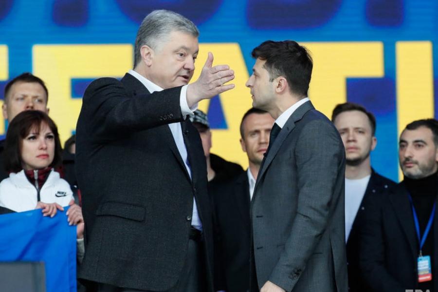 Porošenko skarbi kritizē Zelenski: «Vai sanāk, ka Ukrainas puse metas ceļos?»