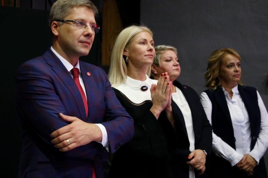 Ušakovs: Sieva oficiālus amatus manā EP komandā neieņems