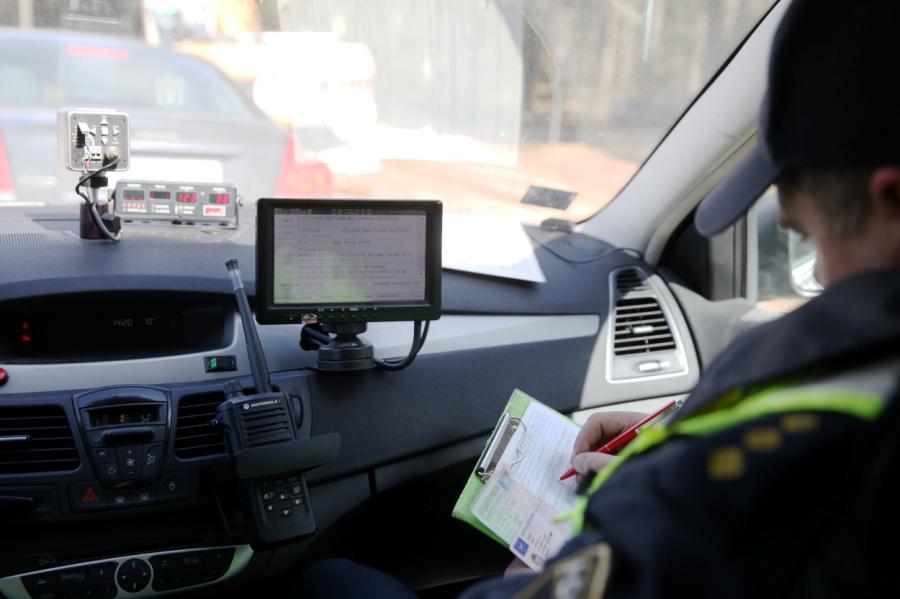 Rīgas ceļu policijā trūkst vairāk nekā puse nepieciešamo darbinieku