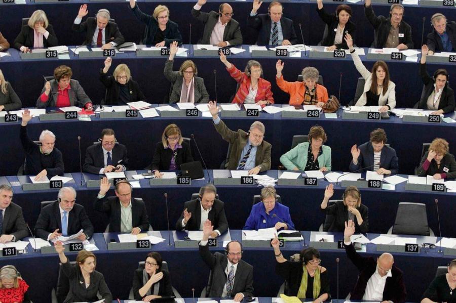 EP aicina Krieviju atbrīvot nelikumīgi aizturētos Ukrainas pilsoņus