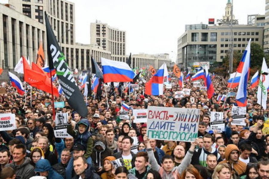 Maskavā mītiņā par brīvām vēlēšanām pulcējušies 47 000 cilvēki; aizturēta Soboļa