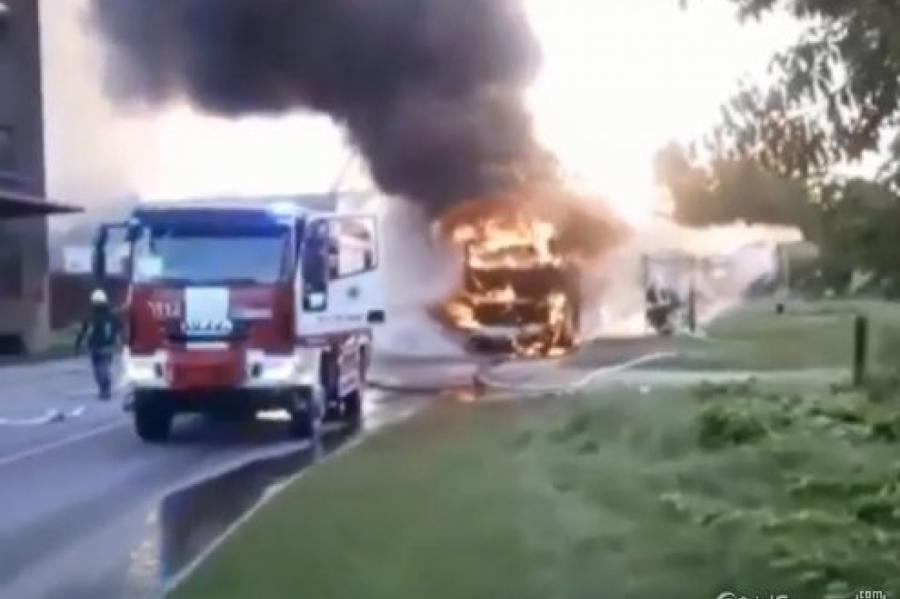 VIDEO. Šausmīgās liesmās Alūksnē nodedzis pasažieru autobuss