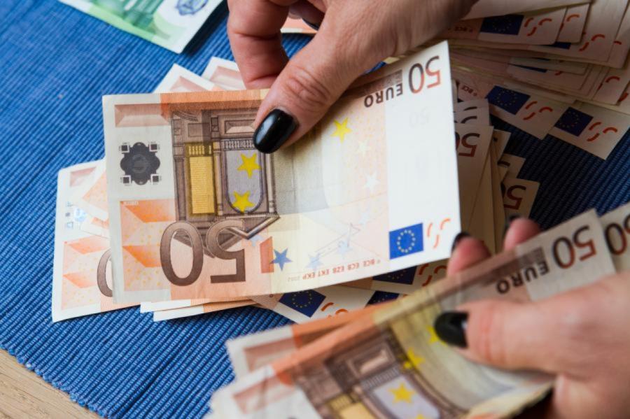Spēļu automātā laimēti 95 tūkstoši eiro; laimētājs atklāj, kā tos tērēs