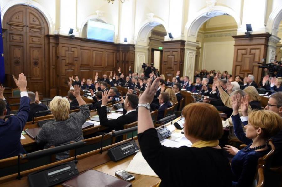 Vairāki Saeimas deputāti rosina atcelt piemaksas pie deputātu algas