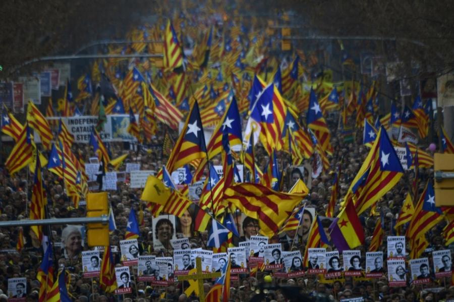Katalāņu separātisti bloķējuši autosatiksmi uz Spānijas un Francijas robežas