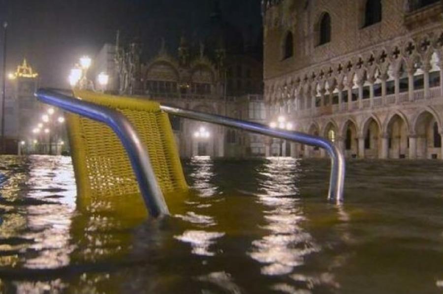 Plūdi Venēcijā: Ūdens līmenis ir augstākais pusgadsimta laikā