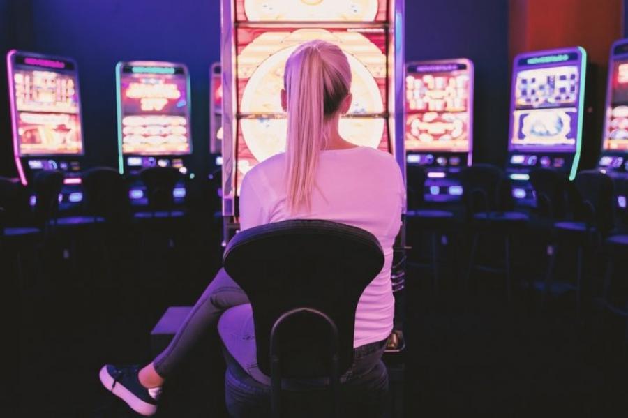 Latvijā nelicencēto interaktīvo azartspēļu organizētājiem bloķēs maksājumus