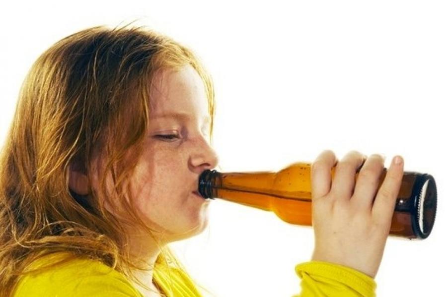 Bērniem aizliegs glabāt alkoholu, cigaretes un enerģijas dzērienus