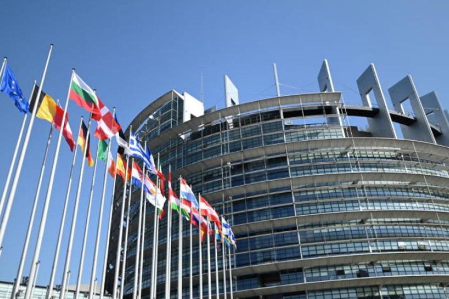 Eiropas Parlaments apstiprina jauno Eiropas Komisiju