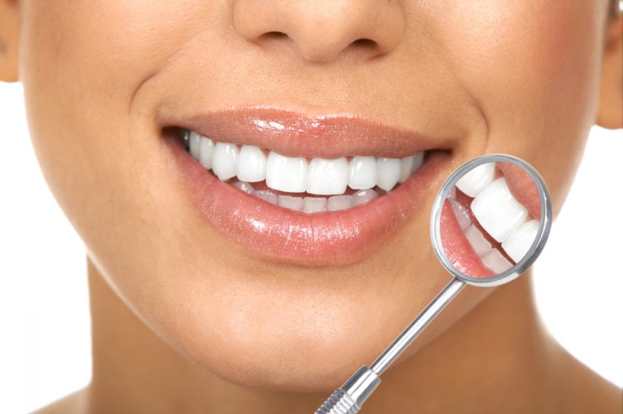 Žilbinošs smaids un veseli zobi ir skaistuma kritērijs