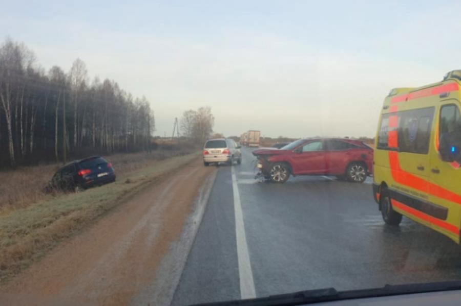 VIDEO. Notikusi avārija uz Rīgas apvedceļa; 3 cietušie, traucēta satiksme