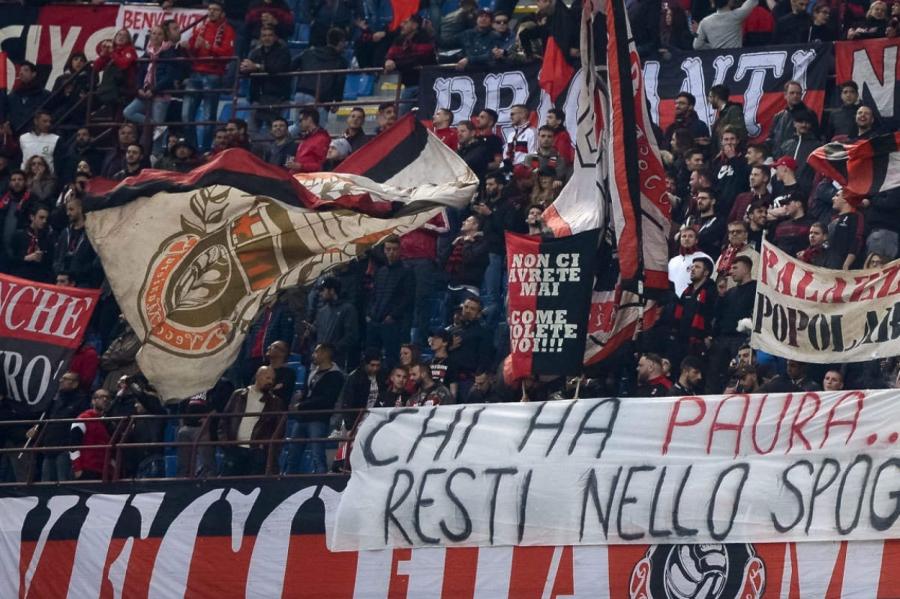 "AC Milan" fans smagi sadurts vēderā, cīnoties par spēlētāja šortiem