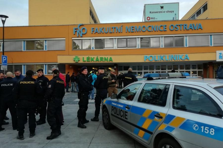 Čehijā notikusi apšaude slimnīcā; bojā gājuši seši cilvēki (+FOTO)