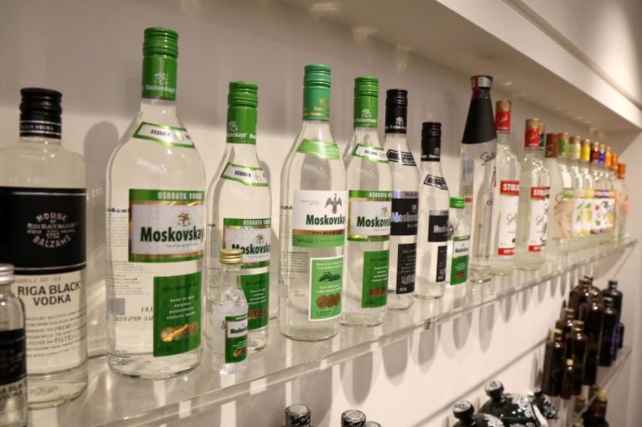 Latvijā aktīvāk sākuši dzert stipro alkoholu - jo sākusies ziema!