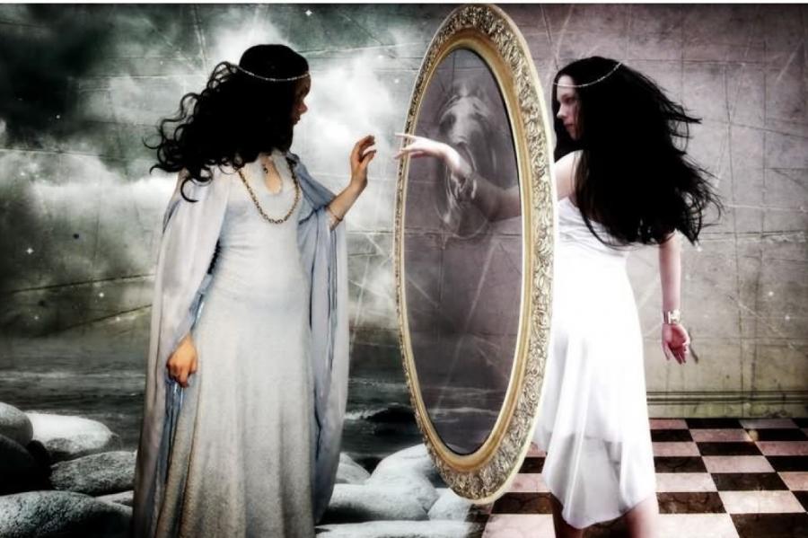 Mistiskais un reālais spogulis