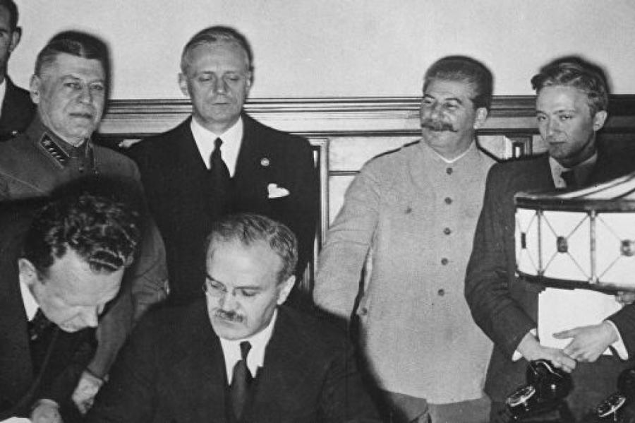Lietuva un Polija vienojas atspēkot Krievijas centienus pārrakstīt vēsturi